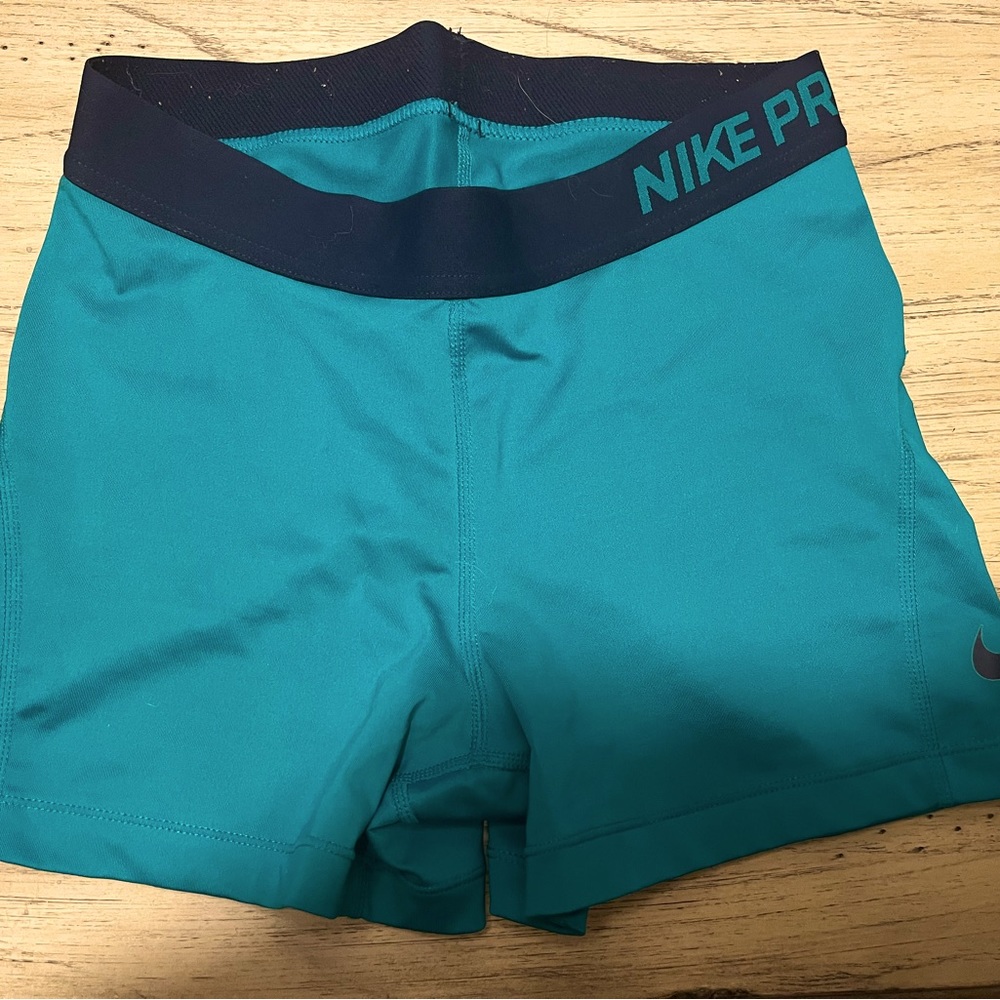Nike booty shorts priced final